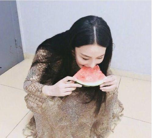 娱乐吃瓜酱穿搭